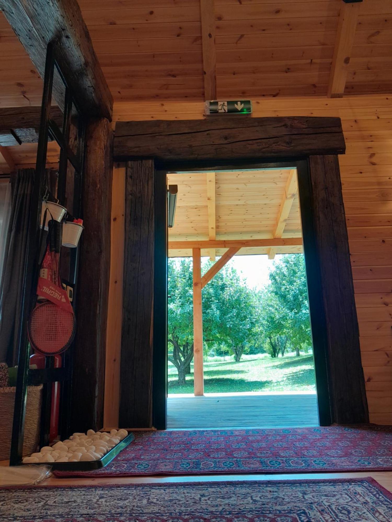Nica Wood Sremska Kamenica Exterior foto